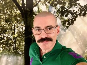 Fotografía de primer plano de Eugenio Andrés Gualini, psicólogo sanitario y autor del blog Tu Psicólogo Amigo.